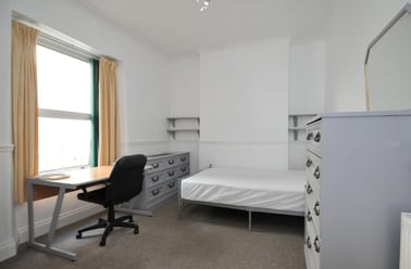 Wellington Street, Greenbank, Plymouth - Image 2